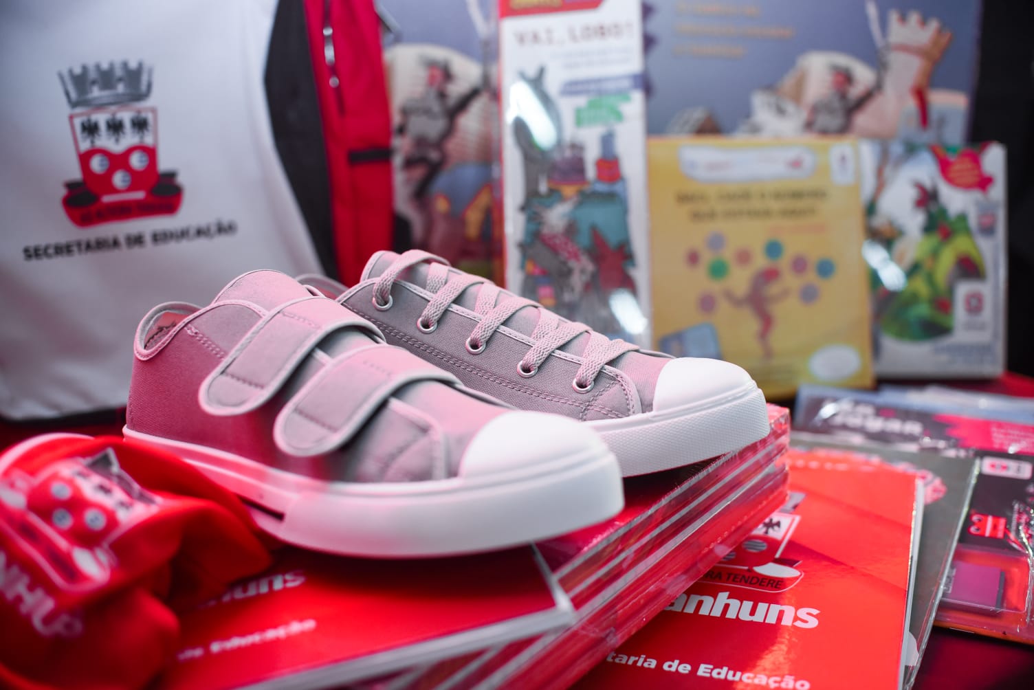 Garanhuns: Prefeitura inicia entrega de tênis para estudantes