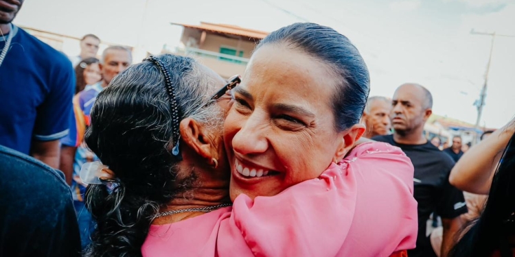 Calçado: governadora Raquel Lyra entrega a 280ª cozinha comunitária do Estado, dois ônibus escolares e a pavimentação de diversas ruas do município