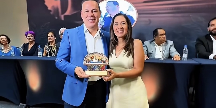 Garanhuns: Sivaldo Albino é premiado em Maceió por destaque na gestão pública