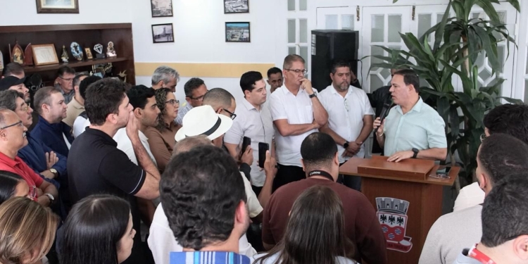 Garanhuns: Prefeito Sivaldo Albino assina Ordem de Serviço para retomada das obras do Cristo do Magano