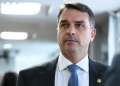 Flávio Bolsonaro admite pedido de recursos a Vorcaro para financiar filme sobre Jair Bolsonaro