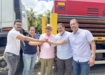 Governo de Pernambuco entrega perfuratriz à CODEAM para reforçar abastecimento hídrico no Agreste Meridional