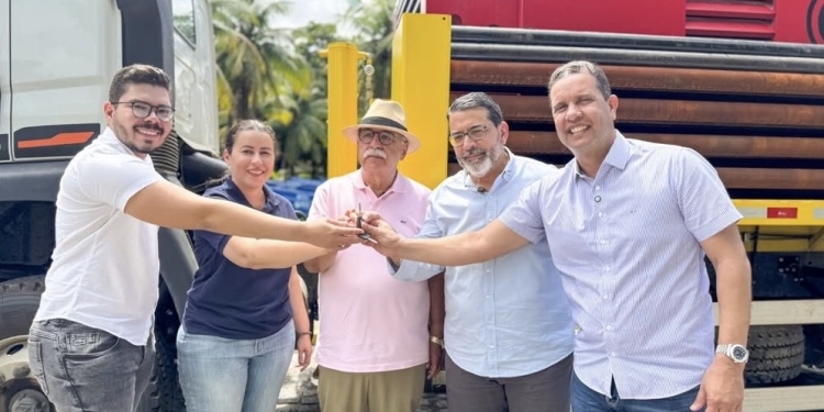 Governo de Pernambuco entrega perfuratriz à CODEAM para reforçar abastecimento hídrico no Agreste Meridional