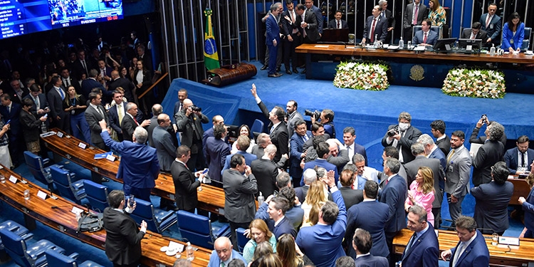 Senado aprova PEC 14 e amplia direitos de agentes comunitários de saúde e de combate às endemias
