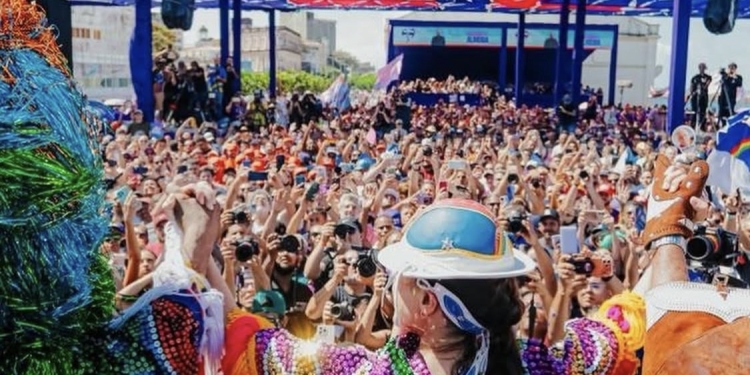 Convenção de Raquel Lyra reúne multidão no Recife e marca lançamento da campanha à reeleição
